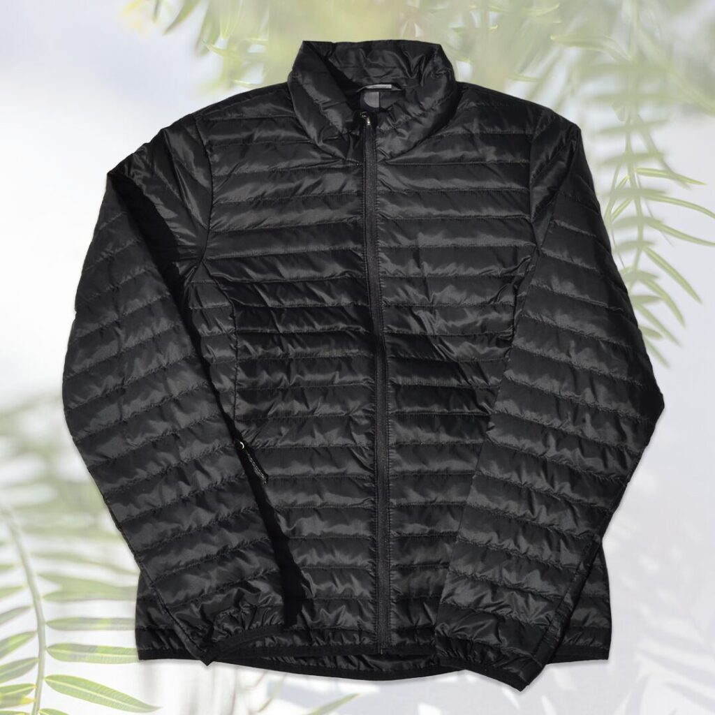 Unisex light packable insulated jacket in black.