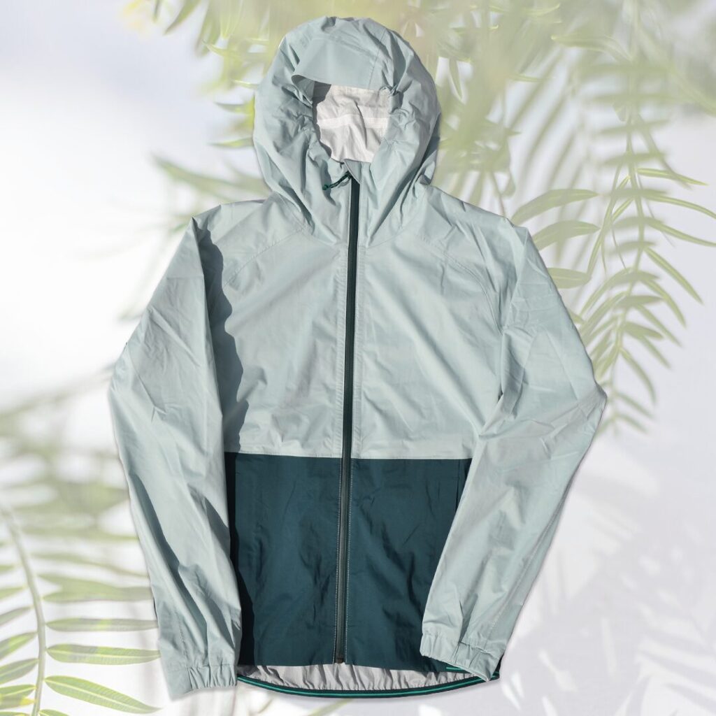 Women's 2l waterproof windbreaker  jacket in mint and green colorway.