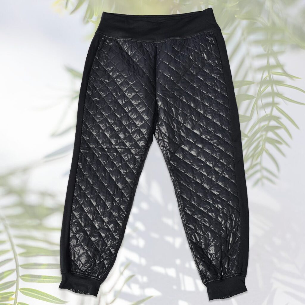 Womens diamond-shaped quilted insulated pants in black colorway.